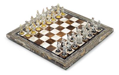 Schachbrett mit 32 Schachfiguren, - Antiquitäten