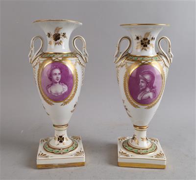 Paar Porzellan-Vasen im klassizistischen Stil, Wien, - Antiquitäten