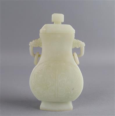Jade Deckelvase, China, - Antiquitäten