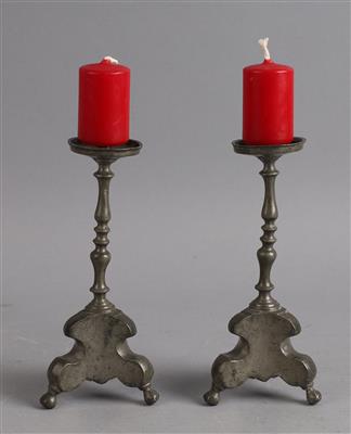 Paar kleine Kerzenleuchter, - Antiquariato