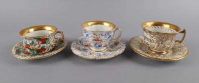 3 verschiedene Tassen mit Untertassen, Böhmen 1839-1850, - Antiquitäten
