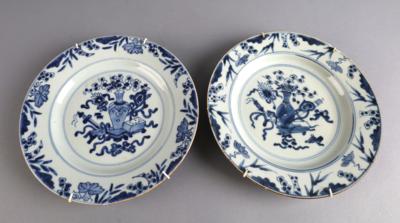 2 blau-weiße Teller, China, 18. Jh., - Antiquitäten