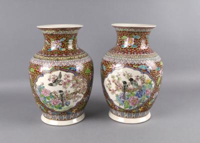 Paar Famille rose Vasen, - Antiquitäten
