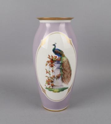 Vase mit Darstellung eines Pfauen und Weinlaubdekor, Wiener Porzellanmanufaktur Augarten, vor dem 2. Weltkrieg - Starožitnosti