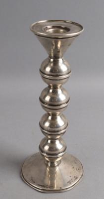 Kerzenleuchter aus Sterlingsilber mit kugelförmigen Zierelementen, 20. Jahrhundert - Antiquariato