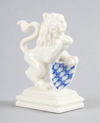Löwe mit bayrischem Wappen, Nymphenburg, - Antiquitäten
