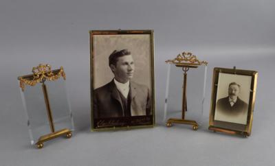 Vier Fotostehrahmen mit Bronze- bzw. Metallmontierungen, um 1900 - Starožitnosti