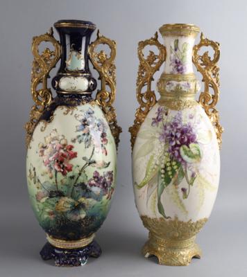 Großes Vasenpaar mit Floraldekor, Ernst Wahliss, Turn-Wien, um 1900/15 - Antiquariato