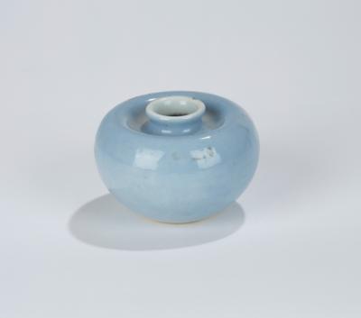 Kleine Claire-de-lune glasierte Vase, China, unterglasublaue Sechszeichenmarke Kangxi, 19. Jh., - Starožitnosti