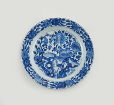 Blau-weißer Teller, China, Vierzeichen Marke Chenghua, 18. Jh., - Starožitnosti