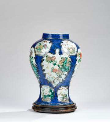 Famille vert und puderblau glasierte Vase, China, 19. Jh., - Antiquariato