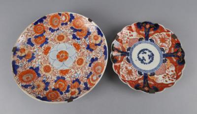 2 Imari Teller, Japan, 19./20. Jh., - Starožitnosti