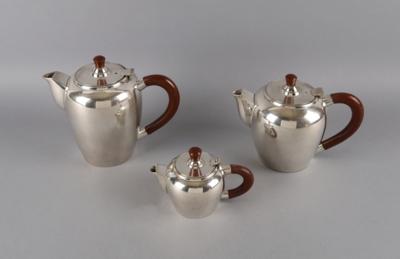 Dreiteilige Tee- und Kaffeegarnitur, - Antiquitäten