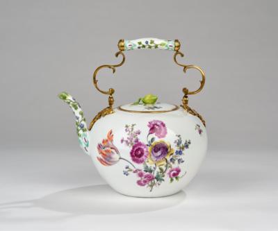 Große Teekanne mit Blumenmalerei, Meissen 1750-60 - Works of Art