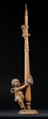 A carved lamp base with two putti, - Umění a starožitnosti