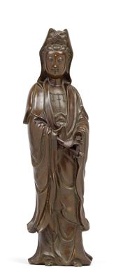 A bronze figure of Guanyin, China, Shisou mark, 20th cent. - Umění a starožitnosti