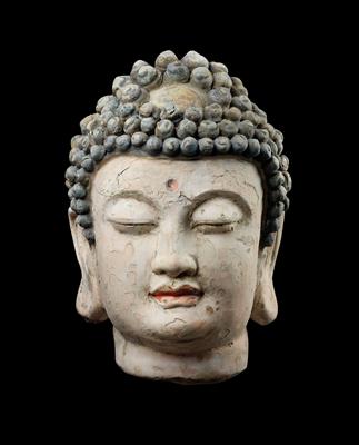 A stucco head of Buddha, China, Ming Dynasty - Orologi, arte asiatica, metalli lavorati, fayence, arte popolare, sculture