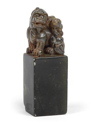A seal with a handle in the form of a lion, China, probably Qing Dynasty - Umění a starožitnosti