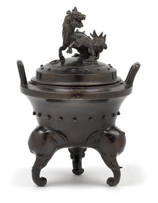 A censer on three legs in the form of elephant heads, China, 17th/18th cent. - Clocks, Asian Art, Metalwork, Faience, Folk Art, Sculpture