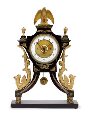 An Empire commode clock decorated with dragons - Umění a starožitnosti