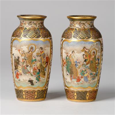 A Pair of Satsuma Vases, Japan, Meiji Period, - Starožitnosti - Část 1