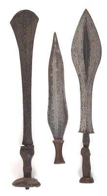 Mixed lot (3 items): 3 ceremonial and prestige weapons, Dem. Rep. of Congo. - Mimoevropské a domorodé umění