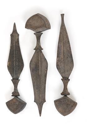 Mixed lot (3 items): Tetela, Mbole and others, Dem. Rep. of Congo: Three ornamental and prestige knives with heavy iron ‘counterweights’ - Tribal Art