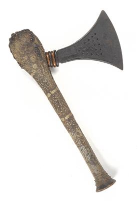 Songye, Dem. Rep. of Congo: A ceremonial and prestige axe, the shaft is enveloped with dragon skin. - Arte Tribale