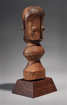 An exceptional cubistic Bembe figure, Democratic Republic of Congo. Around 1900. - Tribal Art