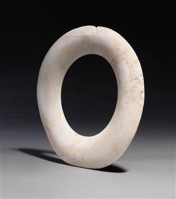 Edler Muschelgeld-Ring „Boyken“, gefertigt aus der Großen Riesenmuschel (Tridacna Gigas) - Tribal Art