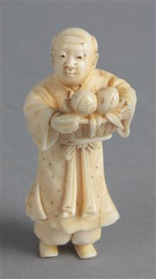 Netsuke eines Knaben mit Korb mit Pfirsichen, - Asiatische und islamische Kunst