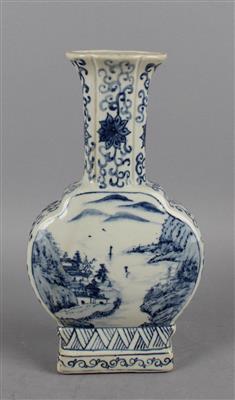 Blau-weiße Vase, - Antiques