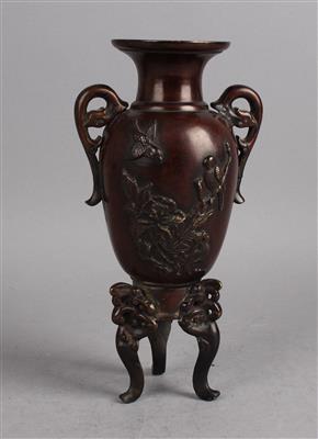 Bronze Vase auf drei Beinen, - Antiquariato
