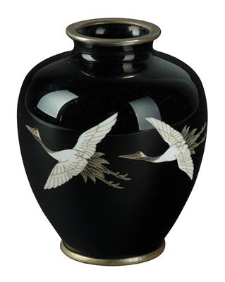 Cloisonné Vase mit Dekor von zwei Kranichen, Ando Werkstatt zugeschrieben, Japan, Meiji Zeit - Antiques