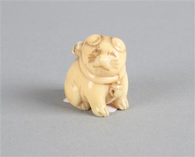 Netsuke eines sitzenden Hundes mit Halsband, - Antiques