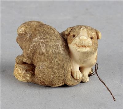 Netsuke zweier Hundewelpen mit Muschel, - Antiques