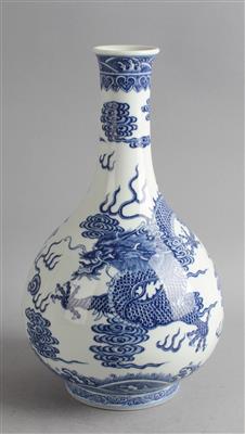 Blau-weiße Vase, - Works of Art