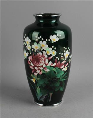 Cloisonné Vase, - Asiatische Kunst