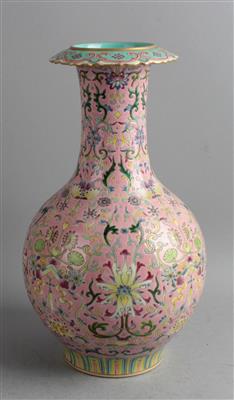 Famille rose Vase, - Asiatische Kunst