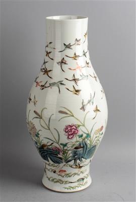 Famille rose Vase, - Works of Art