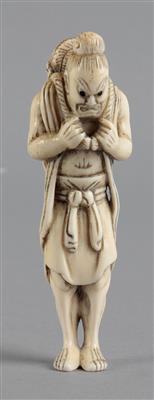 Netsuke des Nio eine große Strohsandale tragend, - Asiatische Kunst