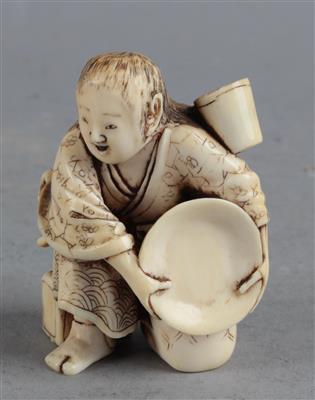 Netsuke oder kleines Okimono eines shôjô mit Sakeschale und -schöpfer, - Works of Art