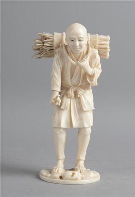 Okimono eines Mannes mit Holzbündel, - Antiquariato