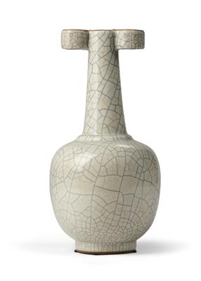 Vase für das Pfeilspiel mit Ge Typus Glasur, China, unterglasurblaue Siegelmarke Qianlong, 20. Jh., - Antiquariato