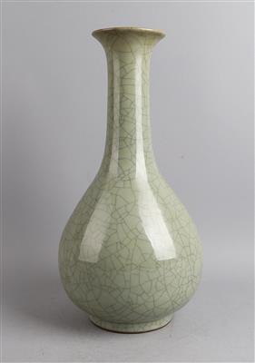 Guan glasierte Vase, - Works of Art
