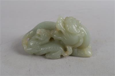 Jade Drache mit Drachenjungem, - Asiatische Kunst