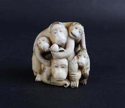 Netsuke einer Gruppe von Affen, - Asiatische Kunst