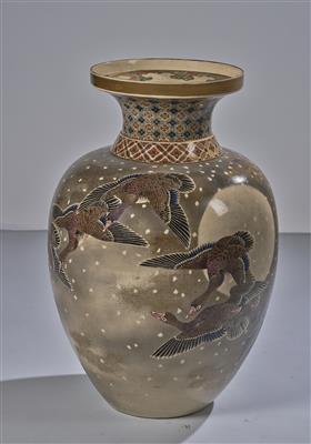 A Large Vase, Signed Kinkozan Zo, Japan, Meiji Period (1868-1912), - Arte Asiatica