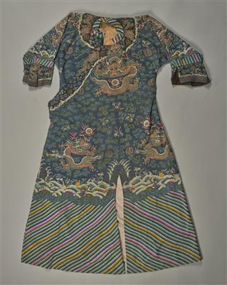 A Semi-Official Robe with Dragon Motifs (Longpao), China, Late Qing Dynasty, - Asijské umění