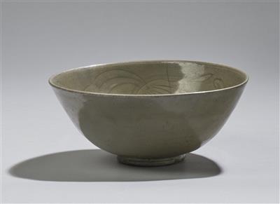 A Celadon Glazed Bowl, China, Song Dynasty, - Asijské umění
